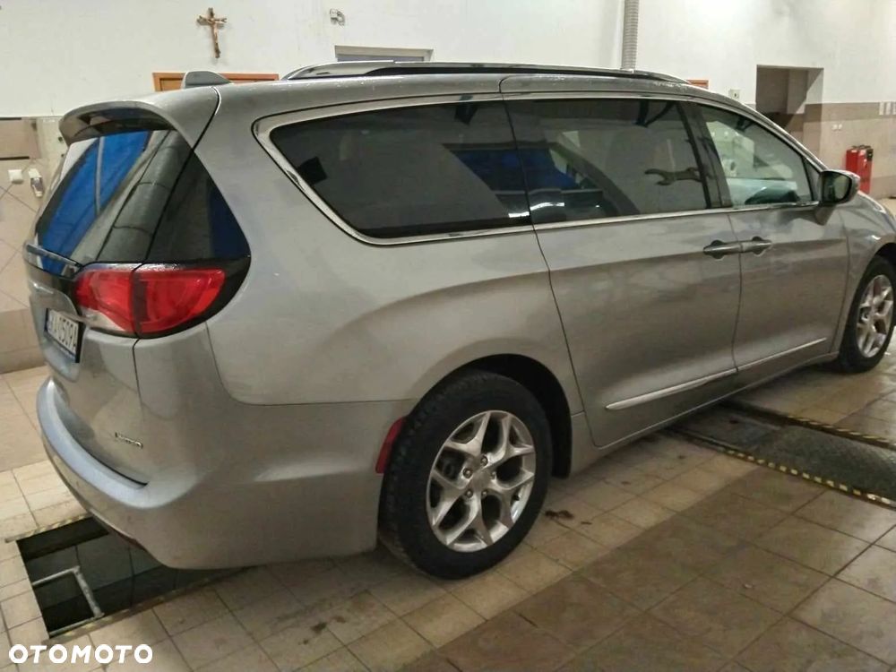 Chrysler Pacifica - 5