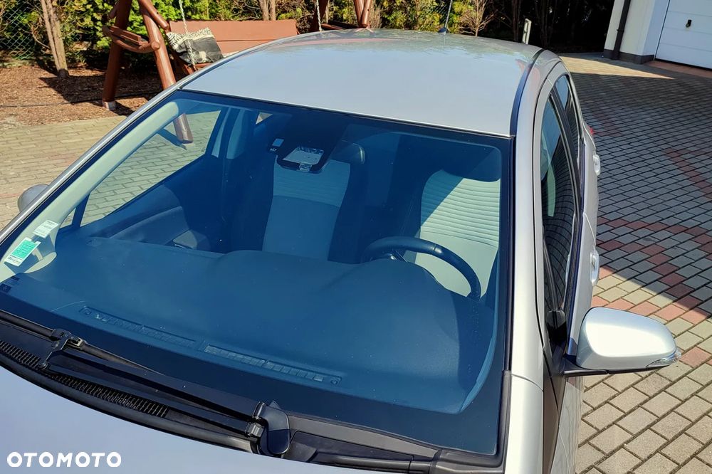 Toyota Yaris 1.0 Premium - 40