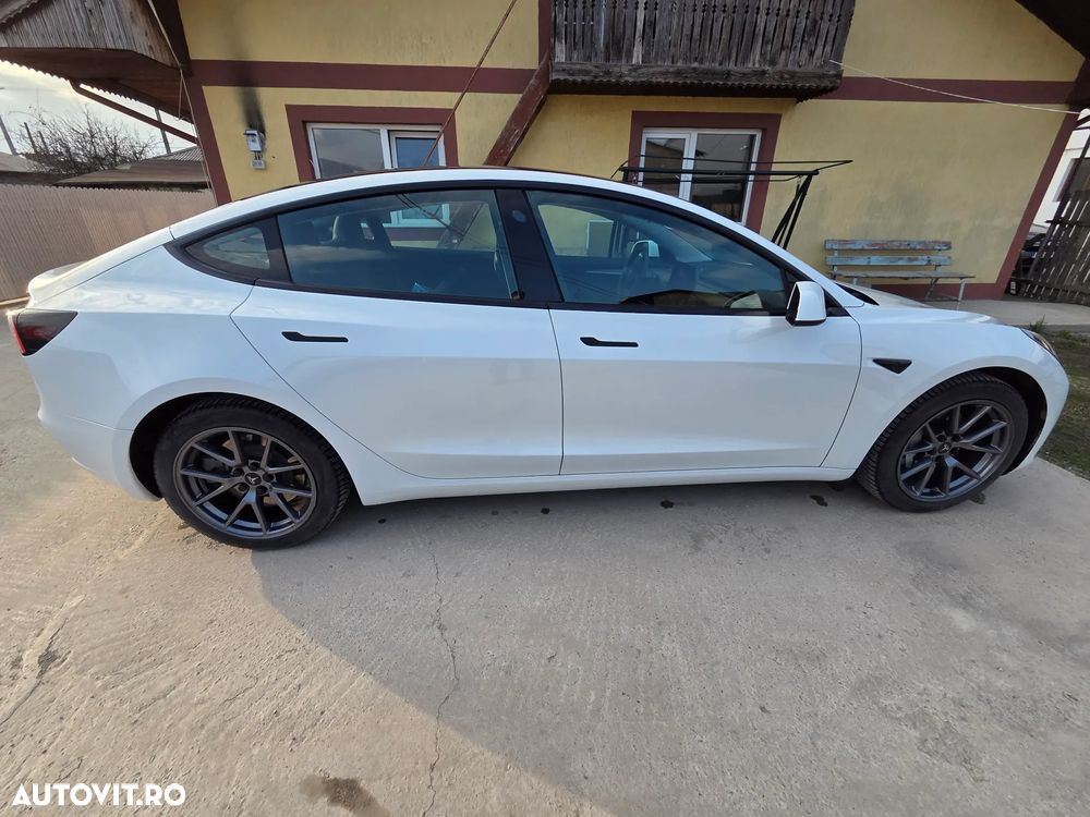 Tesla Model 3 RWD - 8