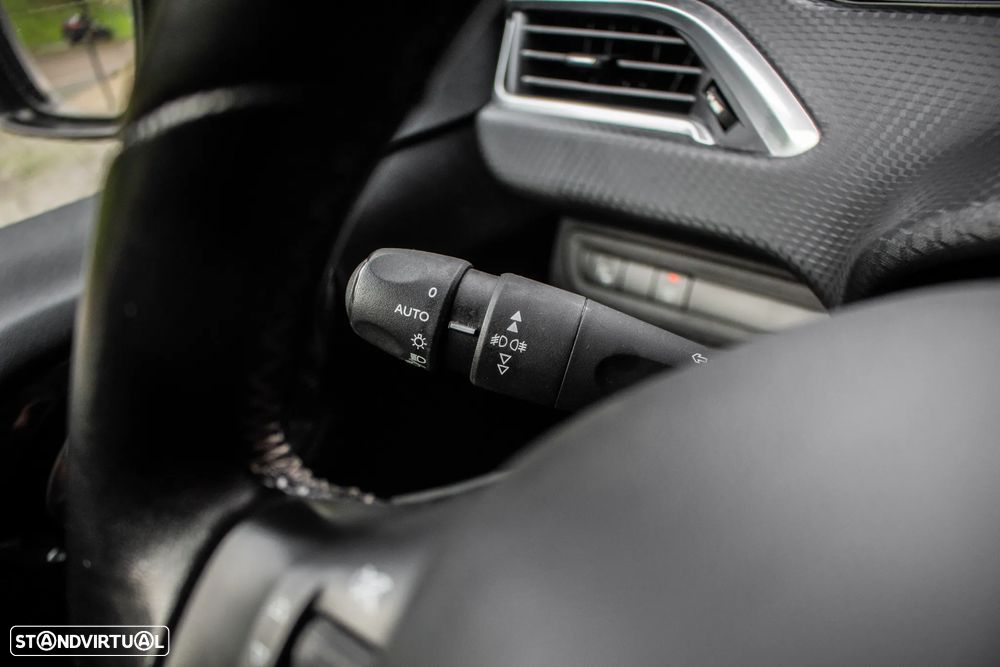 Peugeot 208 1.2 PureTech Active - 16