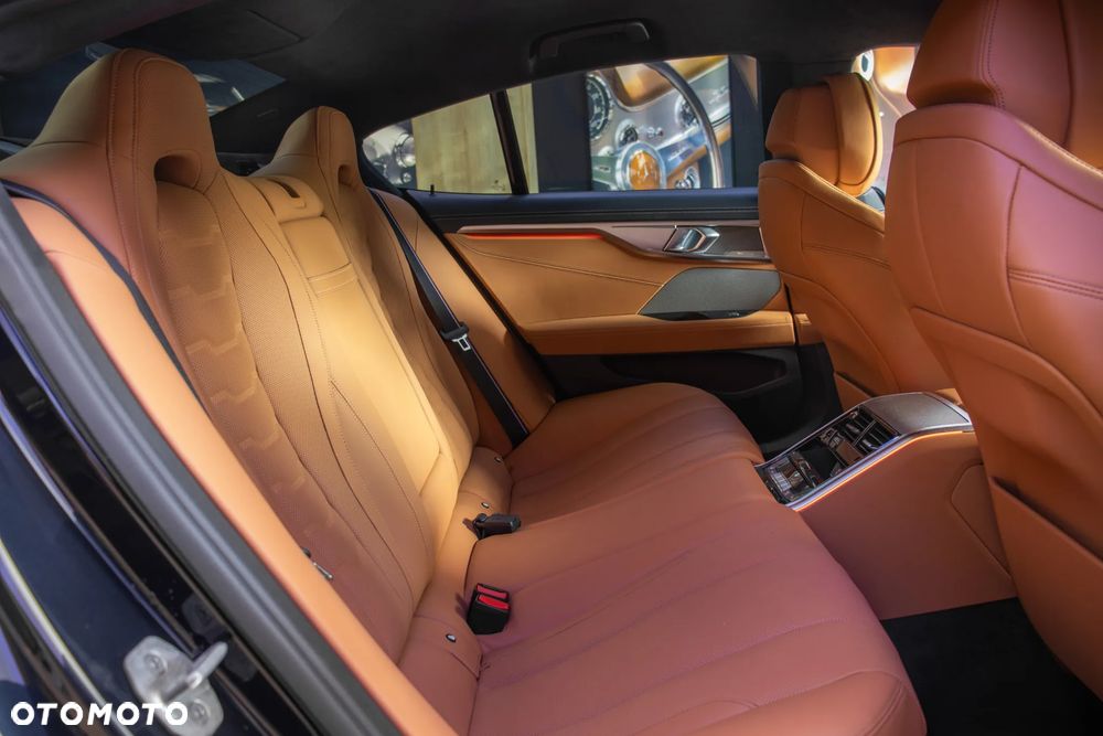 BMW Seria 8 - 12