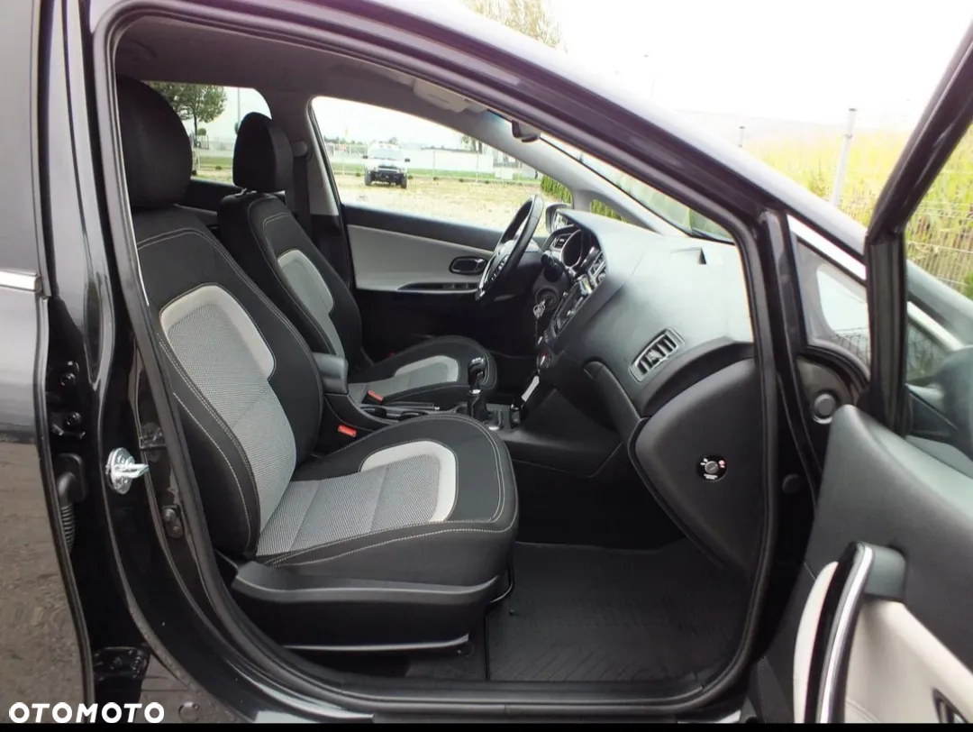 Kia Ceed 1.6 GDI Dream Team Edition - 14