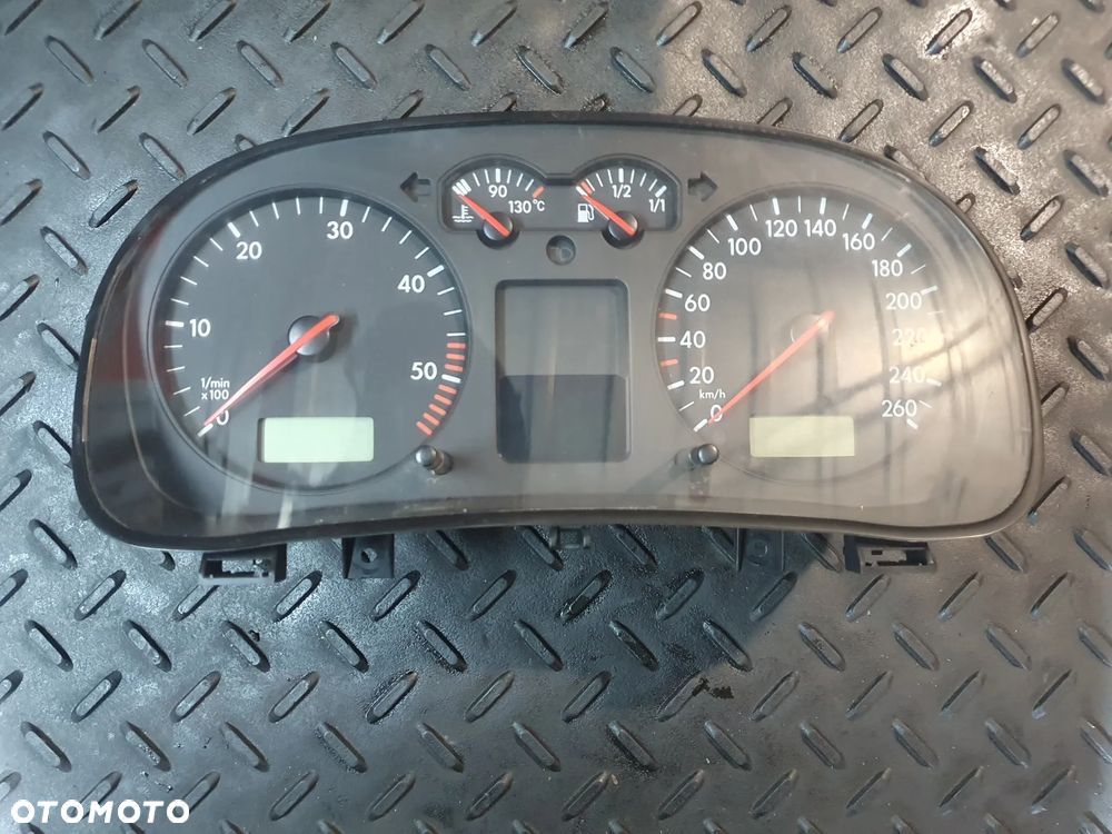 Licznik Volkswagen Golf IV 1.9 TDI AJM 1J0920825C EUROPA - 1