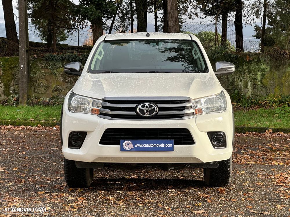 Toyota Hilux 2.4 D-4D 4WD CD CM - 2