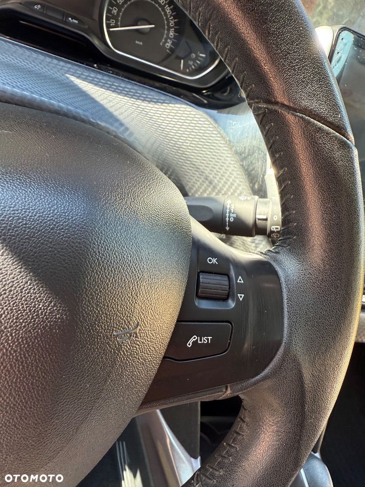 Peugeot 2008 1.2 Pure Tech Active S&S EAT6 - 12