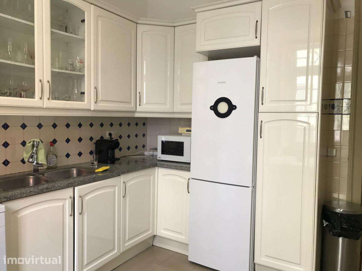 Quarto - localizado em Alameda Lisbon - Grande imagem: 4/12