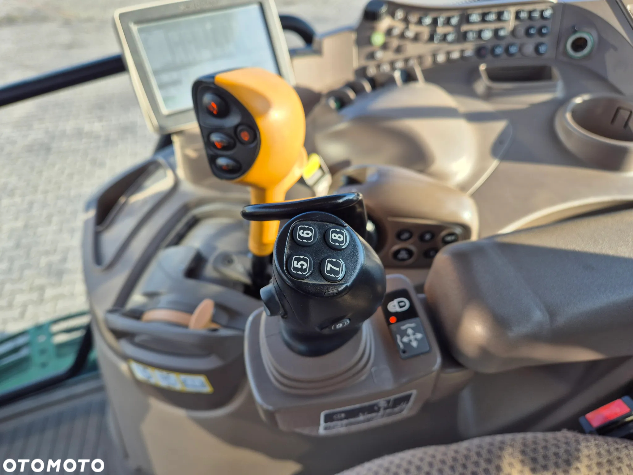 John Deere 6215R, GPS, 50km/h - 13