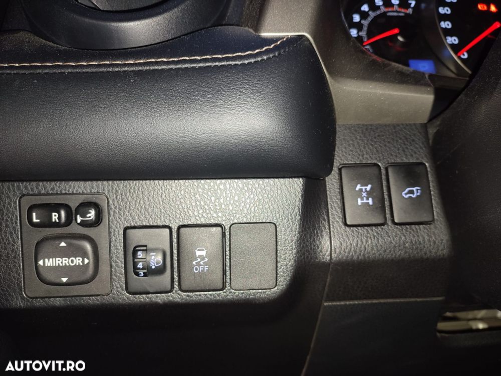 Toyota RAV4 2.2 D-4CAT 4WD Aut Luxury 18" - 12