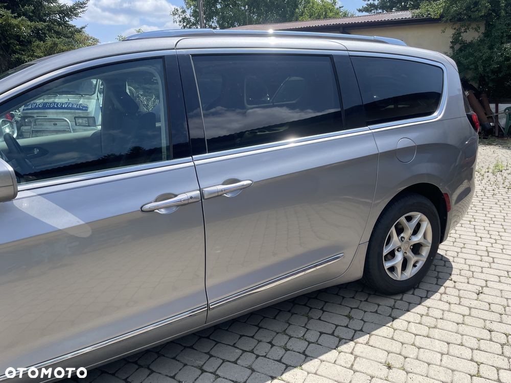 Chrysler Pacifica - 6