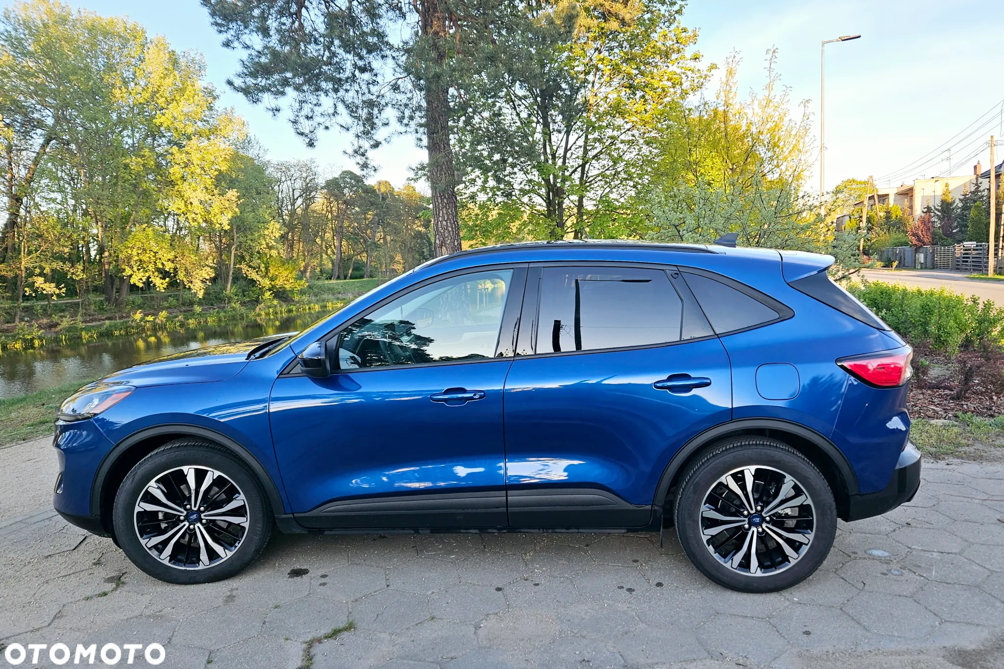 Ford Kuga - 12