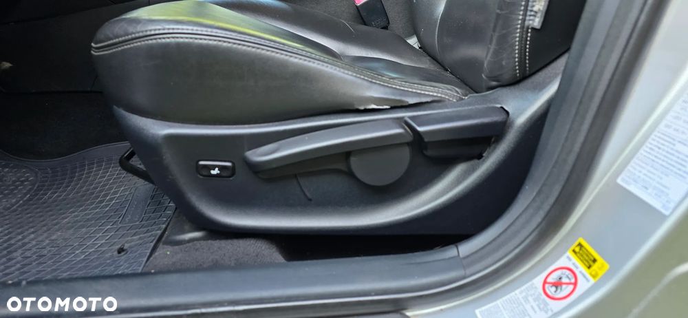 Toyota Avensis 1.8 Sol plus - 16