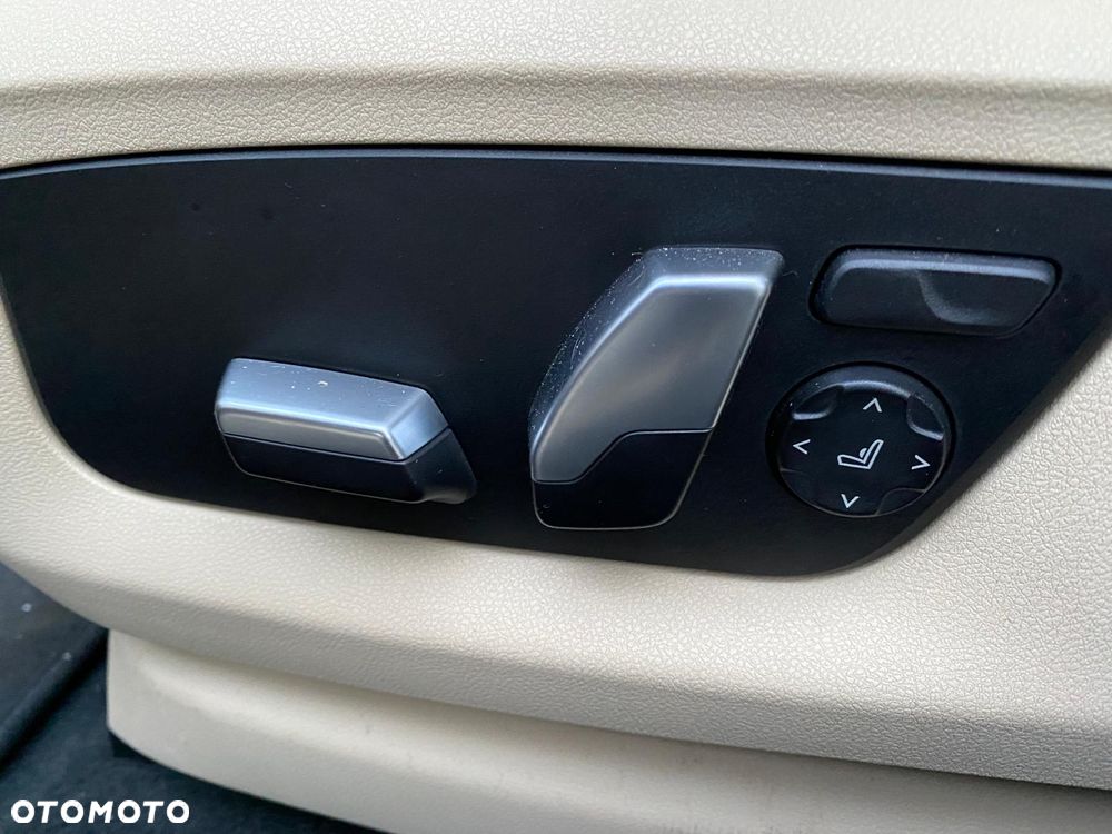 BMW Seria 5 540i xDrive Luxury Line sport - 12