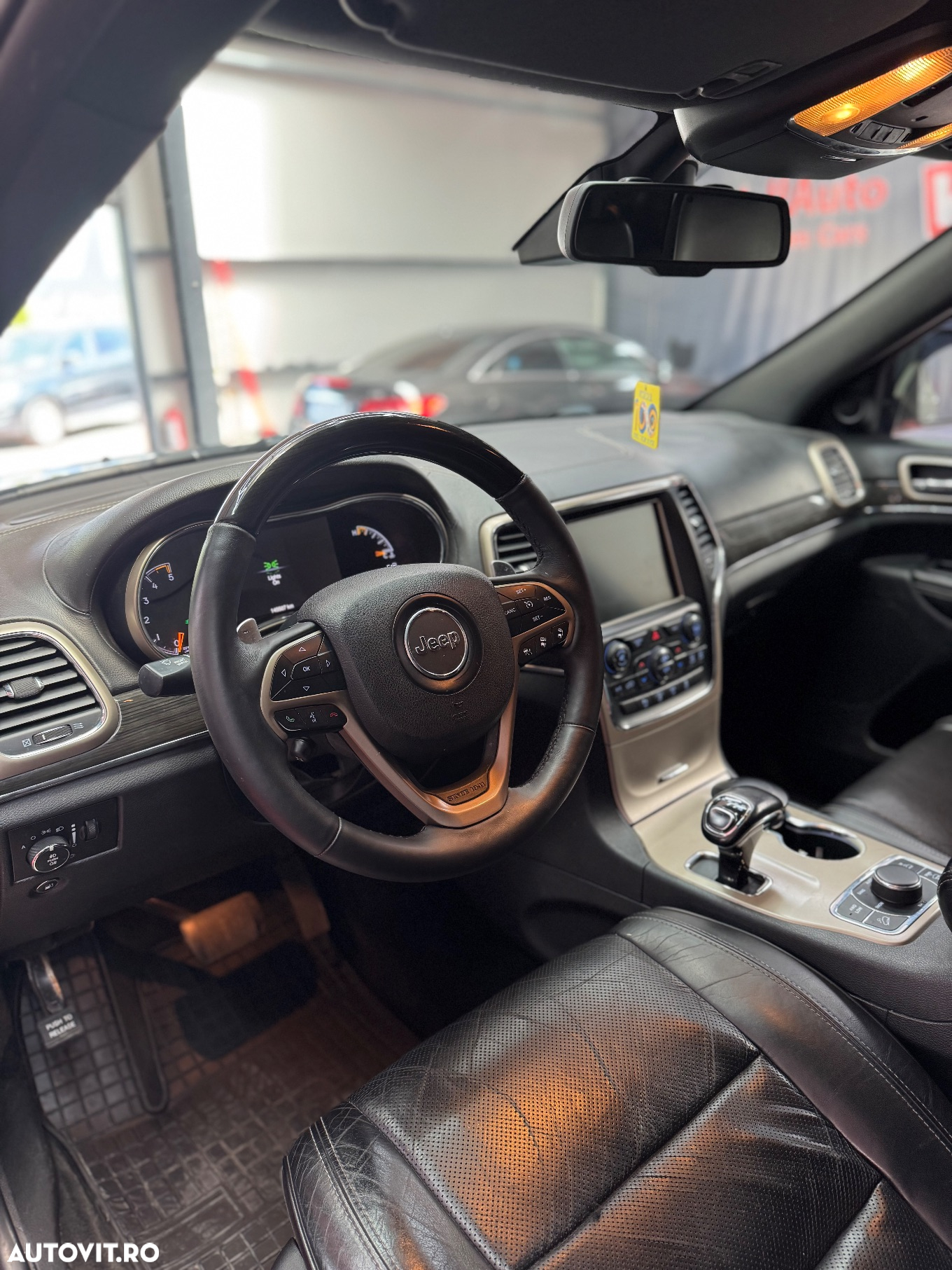 Jeep Grand Cherokee - 8