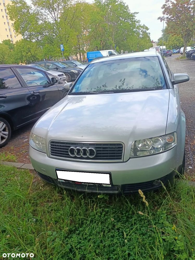 Audi A4 Limousine - 1