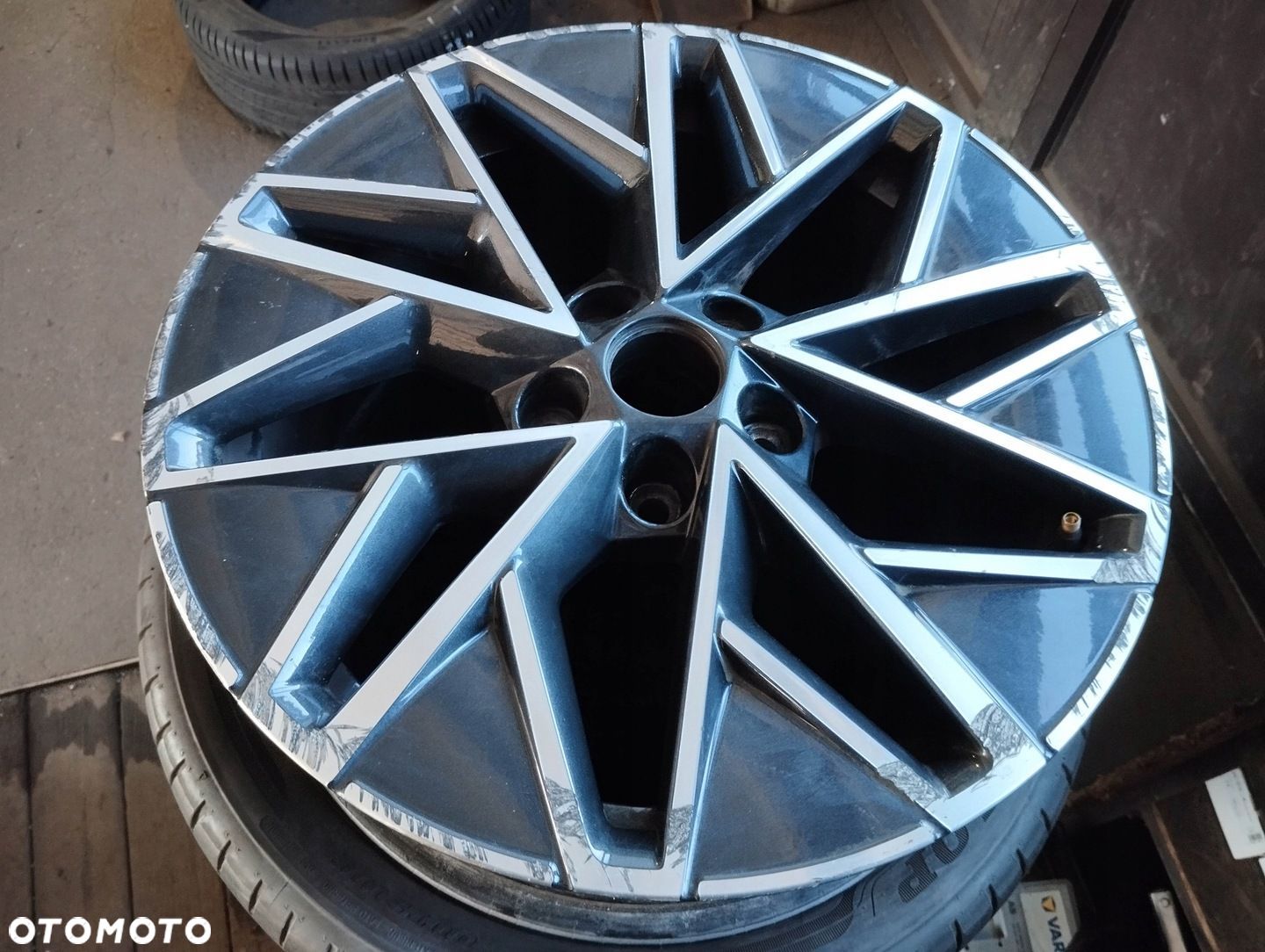 SKODA 5E3 601025 C 5X112 7J X 17 ET 46 1SZT ALU FELGA - 1