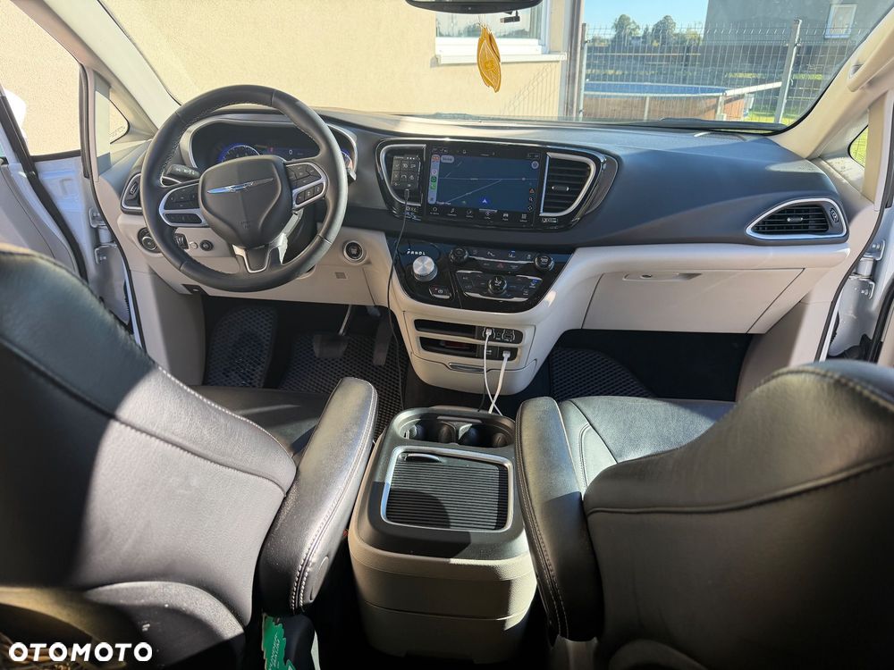 Chrysler Pacifica - 22
