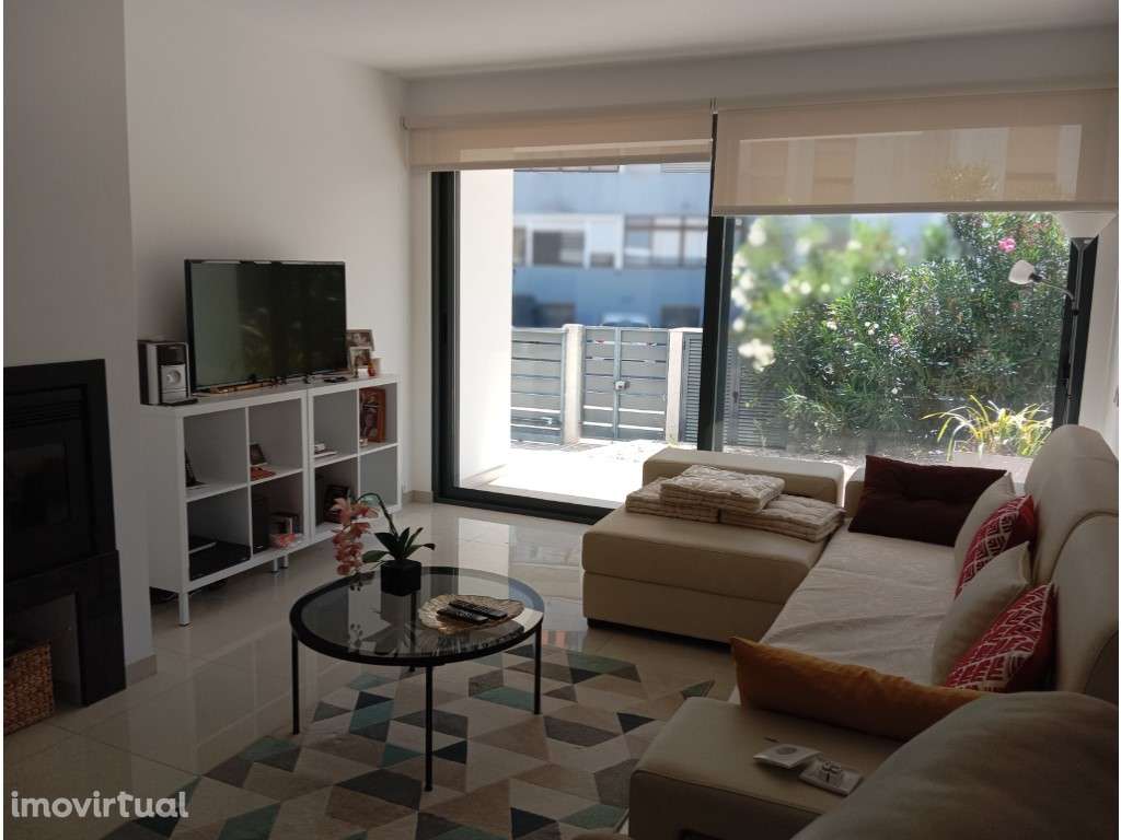 MORADIA T4 COM PISCINA - Grande imagem: 4/26