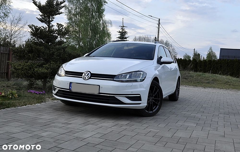 Volkswagen Golf - 1