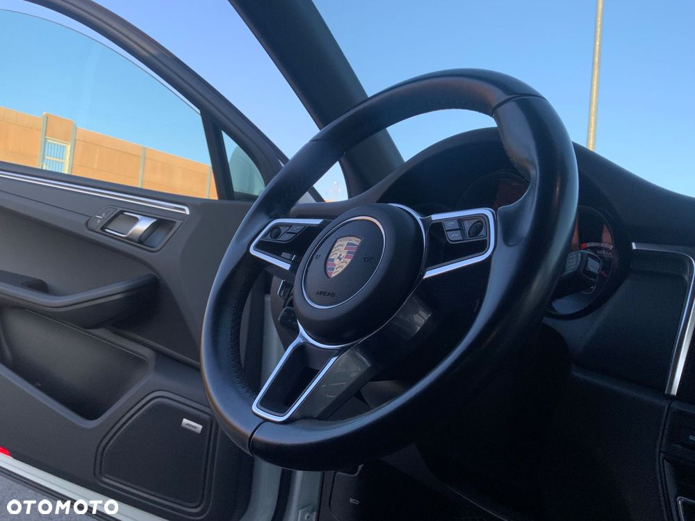 Porsche Macan - 24