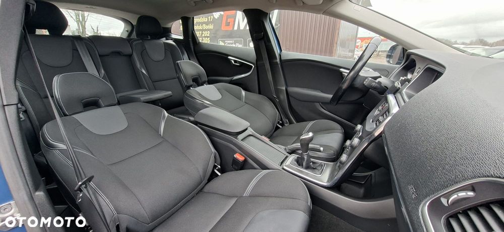 Volvo V40 D2 Momentum - 25