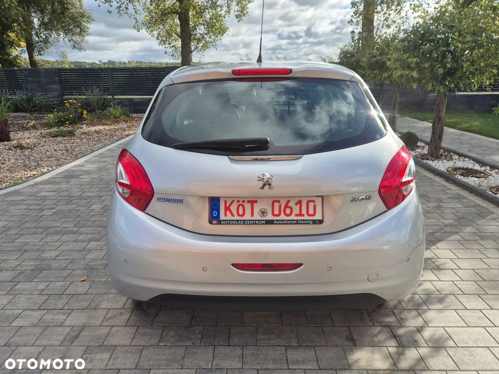 Peugeot 208 - 10