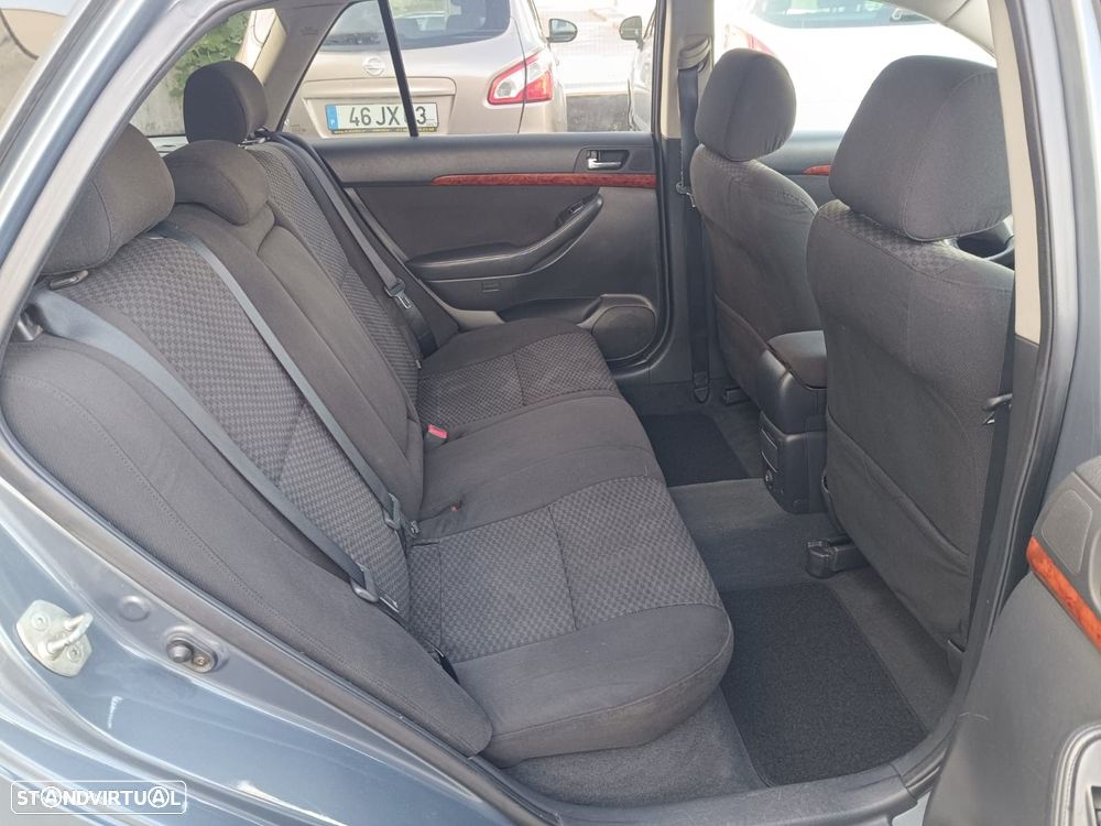 Toyota Avensis LB 2.0 D-4D Sol - 12