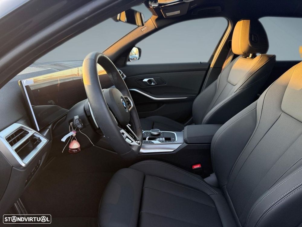 BMW 330 e Pack Desportivo M Pro Auto - 10