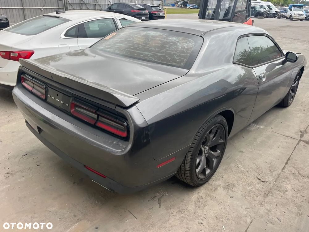 Dodge Challenger - 7