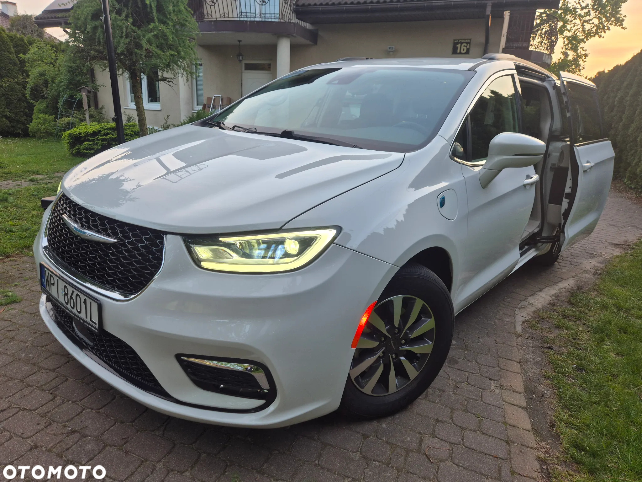 Chrysler Pacifica - 34