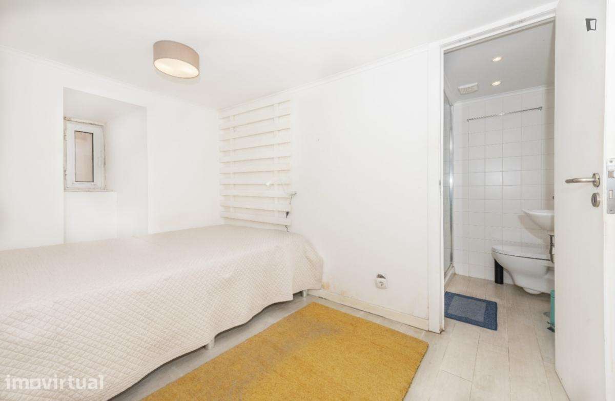 Apartamento com 1 quartos - localizado em São Bento Lisbon - Grande imagem: 2/10