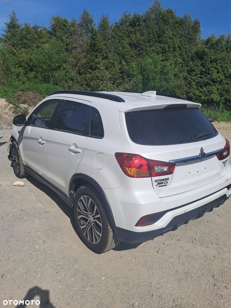 Mitsubishi Outlander - 2