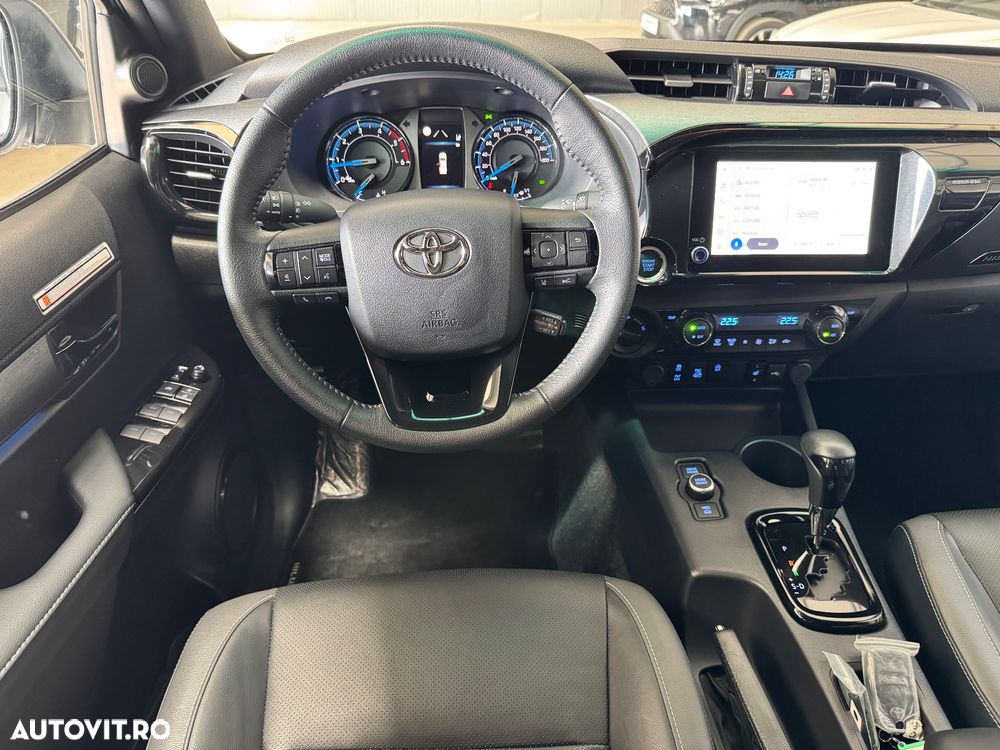 Toyota Hilux 2.8D 204CP 4x4 Double Cab AT MHEV Invincible - 13