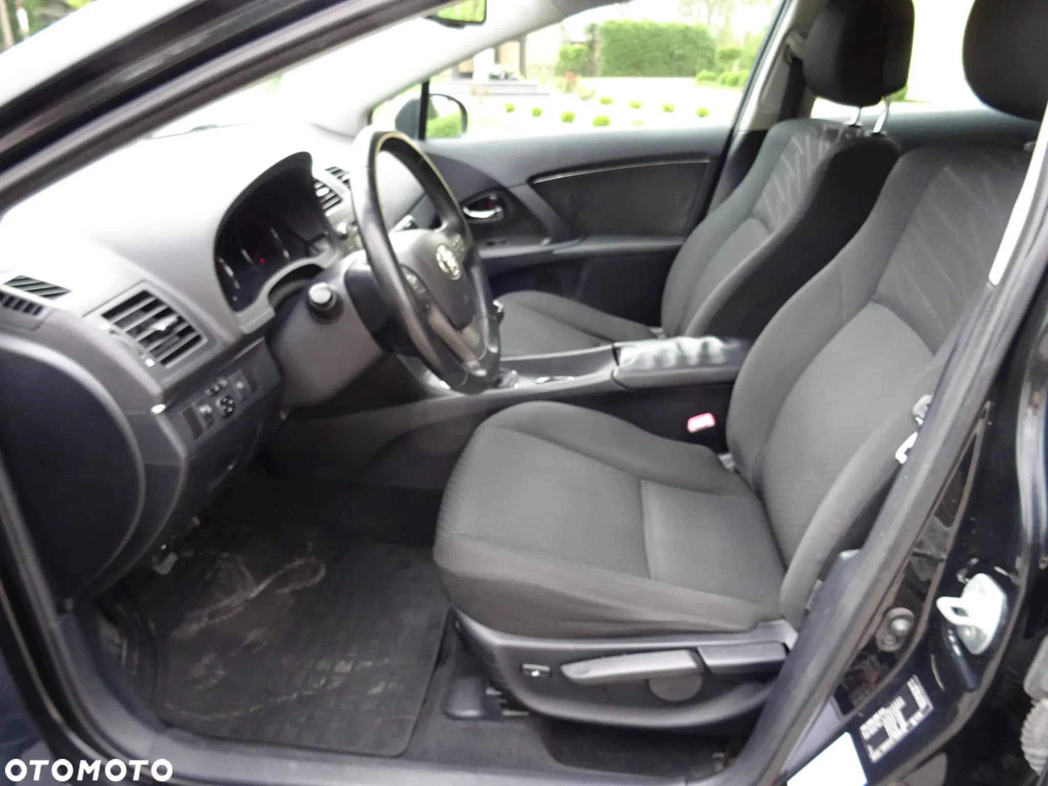Toyota Avensis 1.8 Premium - 17