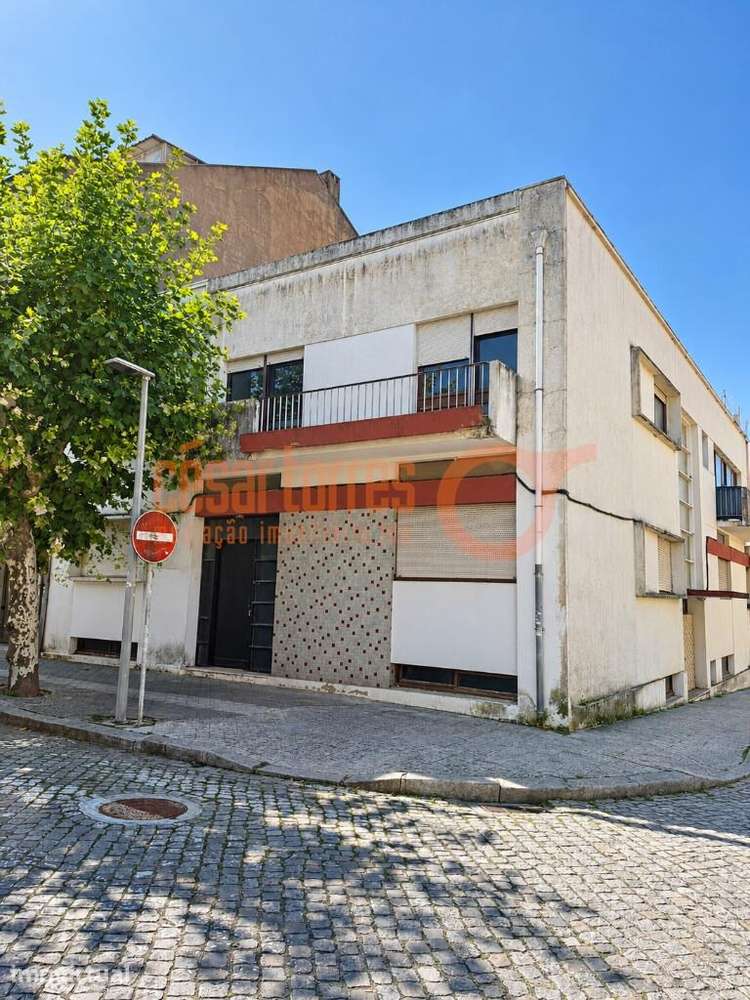 Espinho | Moradia de gaveto com 3 frentes, junto à praia - Grande imagem: 4/10