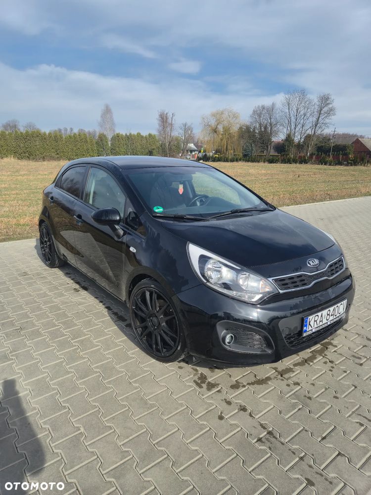 Kia Rio 1.2 Fifa World Cup Edition - 1