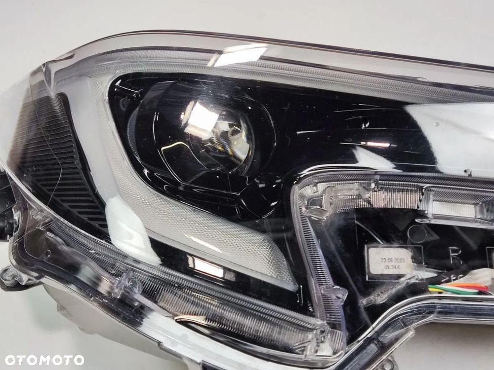 TOYOTA COROLLA E21 HB od 2022r Lampa Przód Prawy - 2