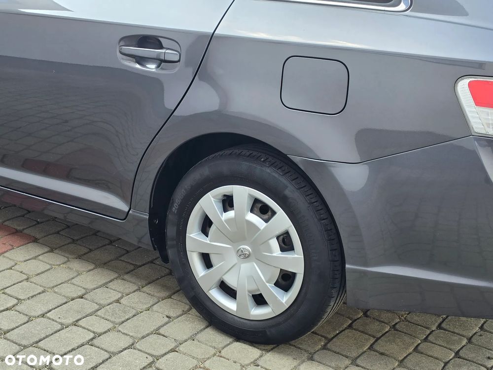 Toyota Avensis 2.0 D-4D - 23