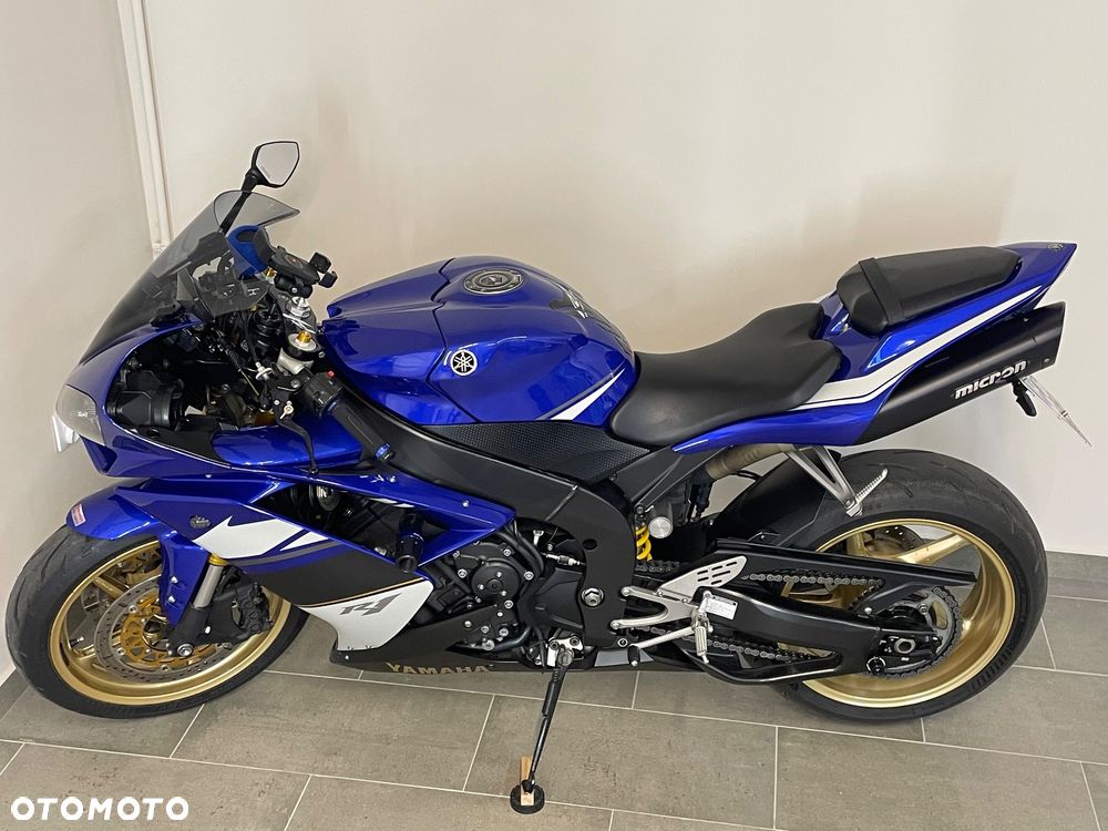 Yamaha R1 - 4
