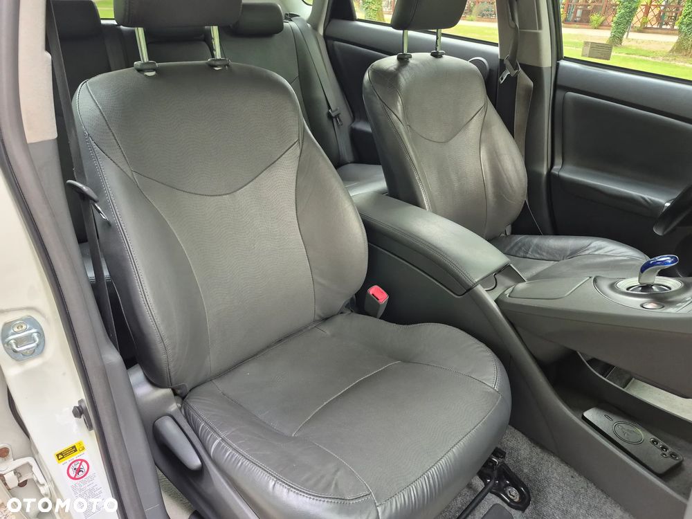 Toyota Prius (Hybrid) Executive - 27