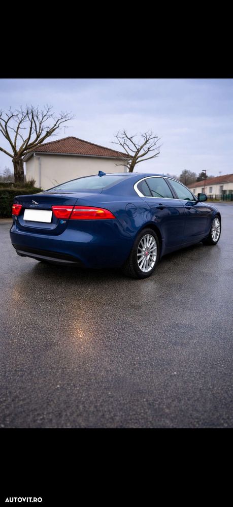 Jaguar XE - 1