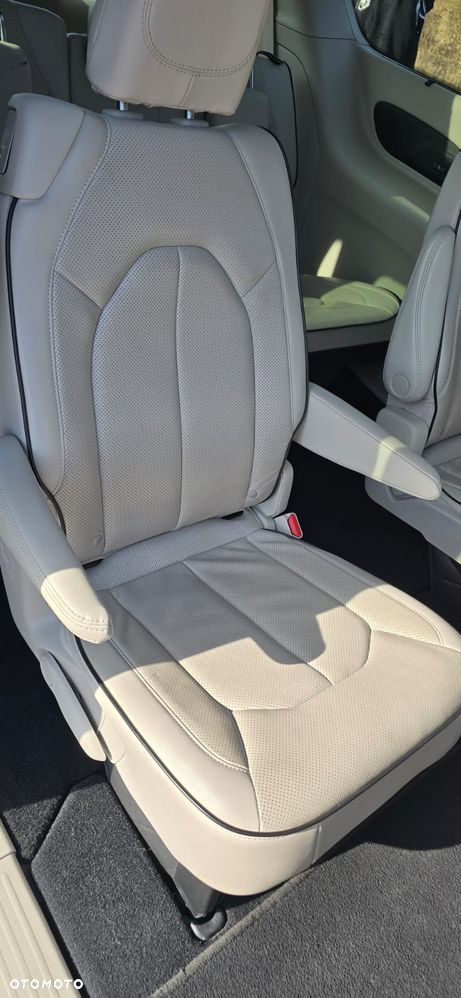 Chrysler Pacifica - 19