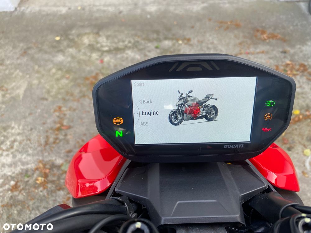 Ducati Streetfighter V2 - 10