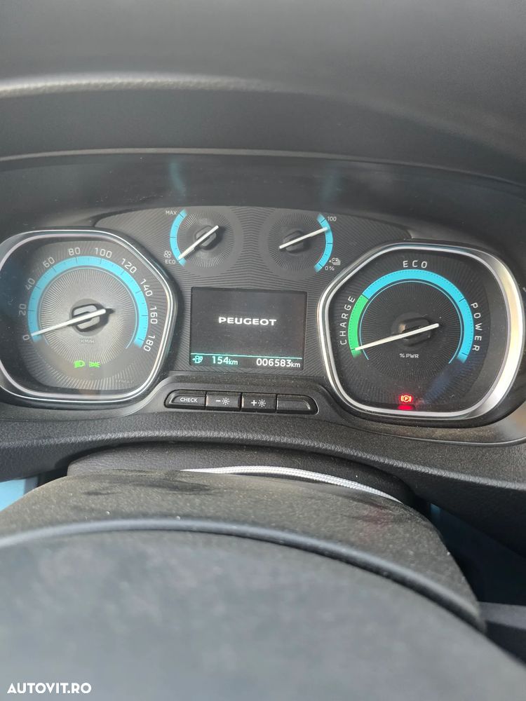 Peugeot Traveller L2 (50kWh) Allure - 7