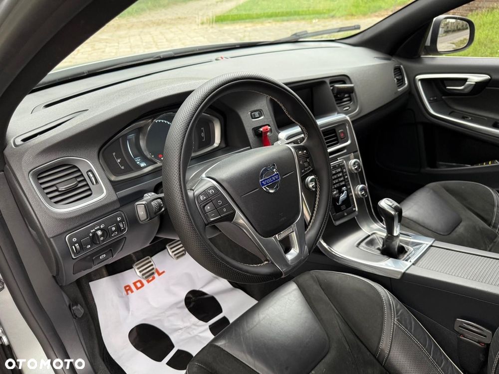 Volvo S60 D4 Drive-E R-Design Summum - 25