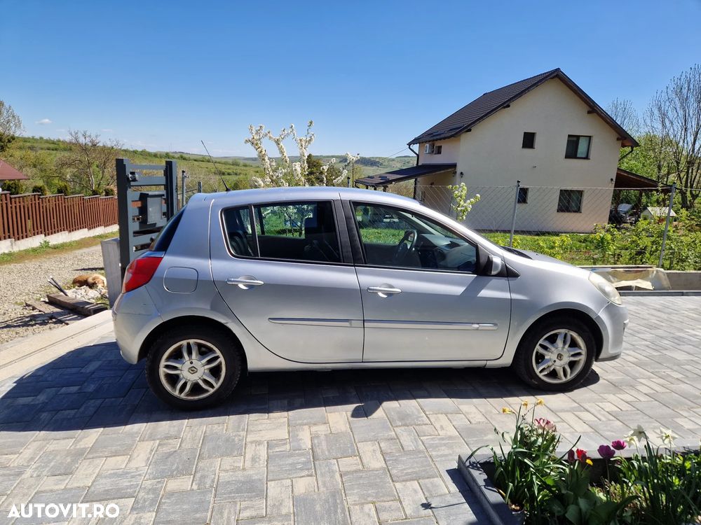 Renault Clio III 1.6 16V Dynamique - 4