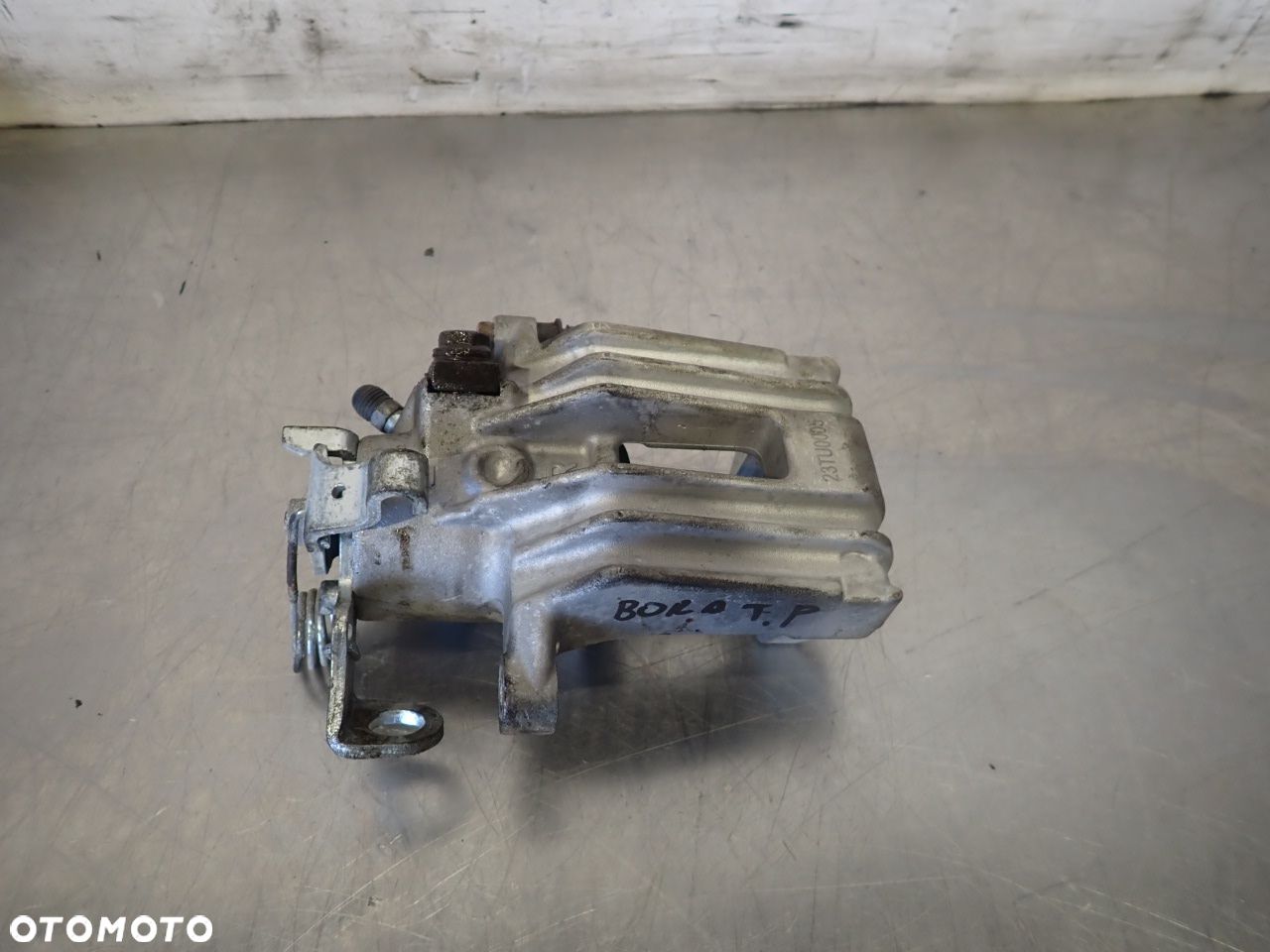 ZACISK HAMULCA PRAWY TYŁ VOLKSWAGEN BORA 1.9 23TU0005 - 1