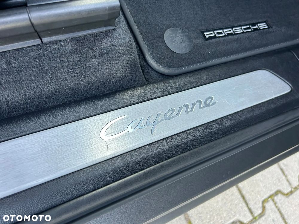 Porsche Cayenne - 26