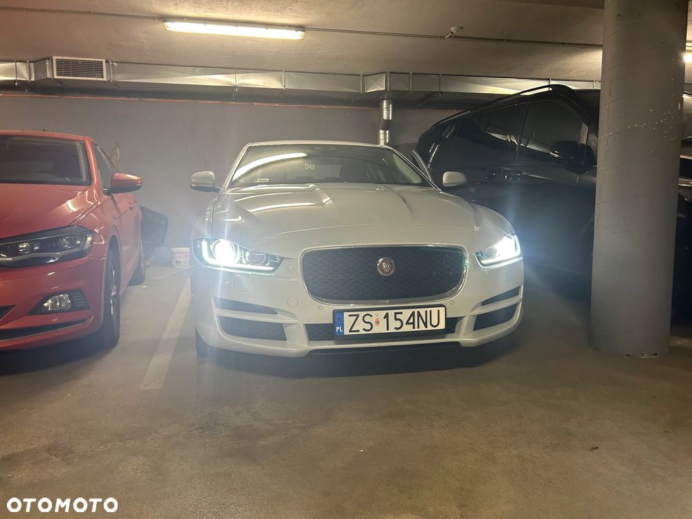 Jaguar XE 2.0 D Portfolio - 18