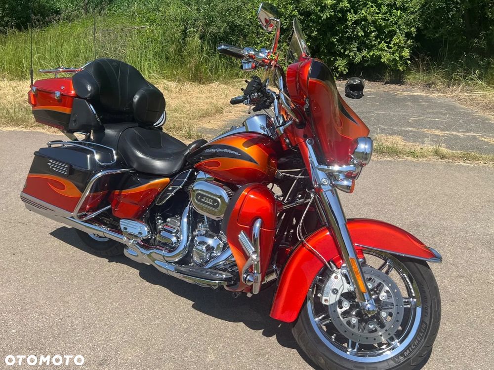 Harley-Davidson FLHTCU Ultra - 2