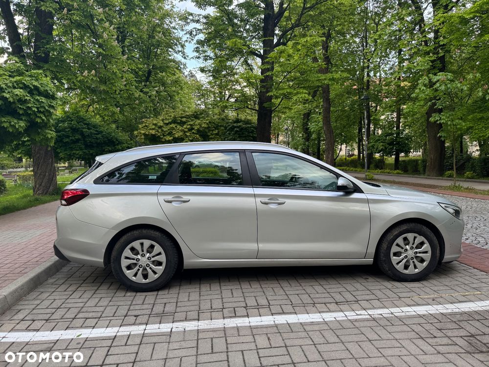 Hyundai i30 1.6 D Classic + - 4